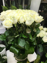Charger l&#39;image dans la galerie, Bouquet de roses blanches
